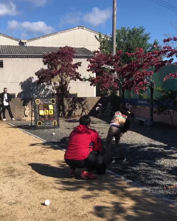 ストラックアウトに挑戦する子ども