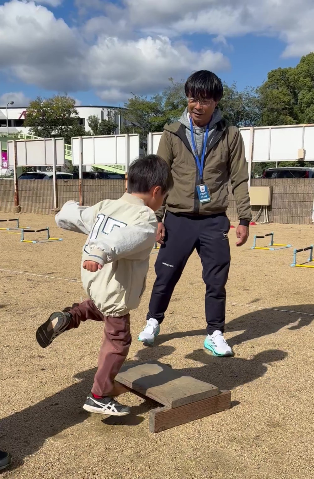 全力で走る子どもたち
